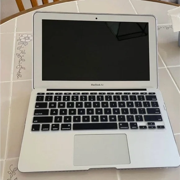 Bundle Apple MacBook Air 11.6 With Hello Kitty Sleeve, Transparent Case